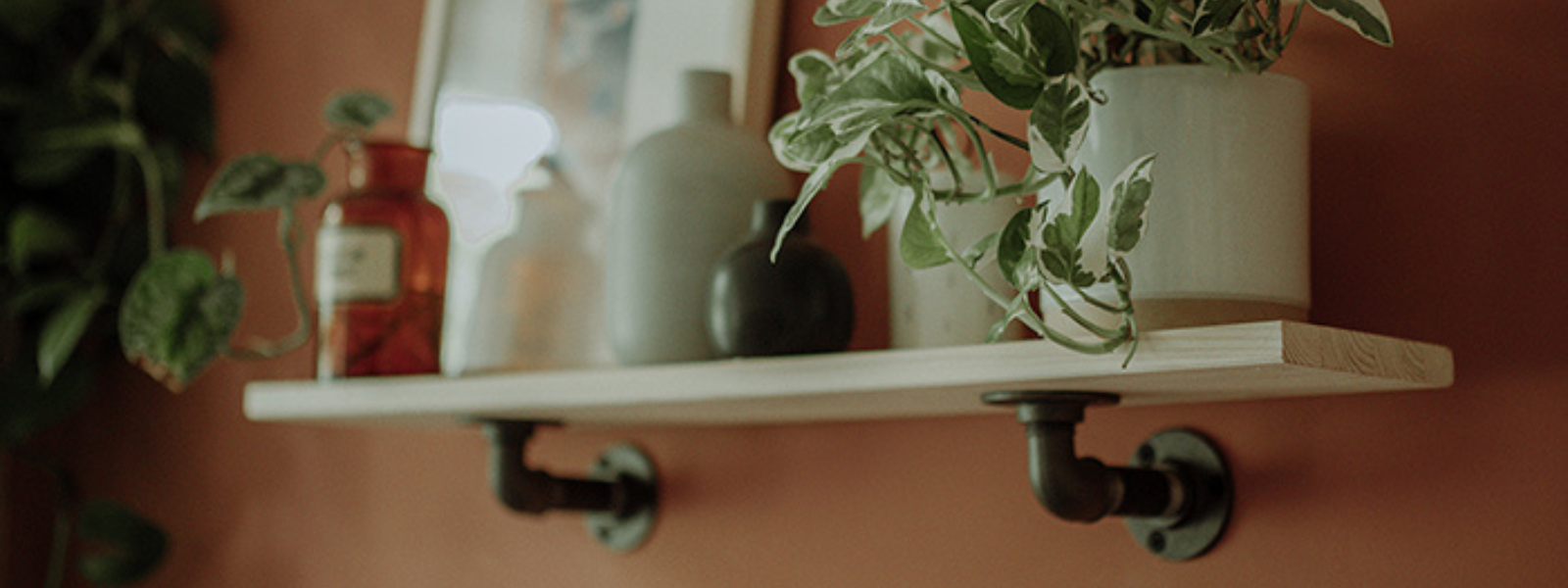 Wandmontierte Regale